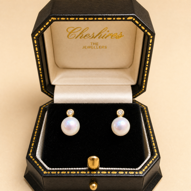 Pearl and Diamond in Yellow Gold